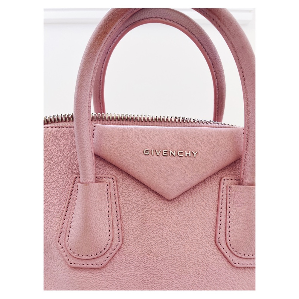 Givenchy medium Antigona bag in pink. - Picture 2 of 16